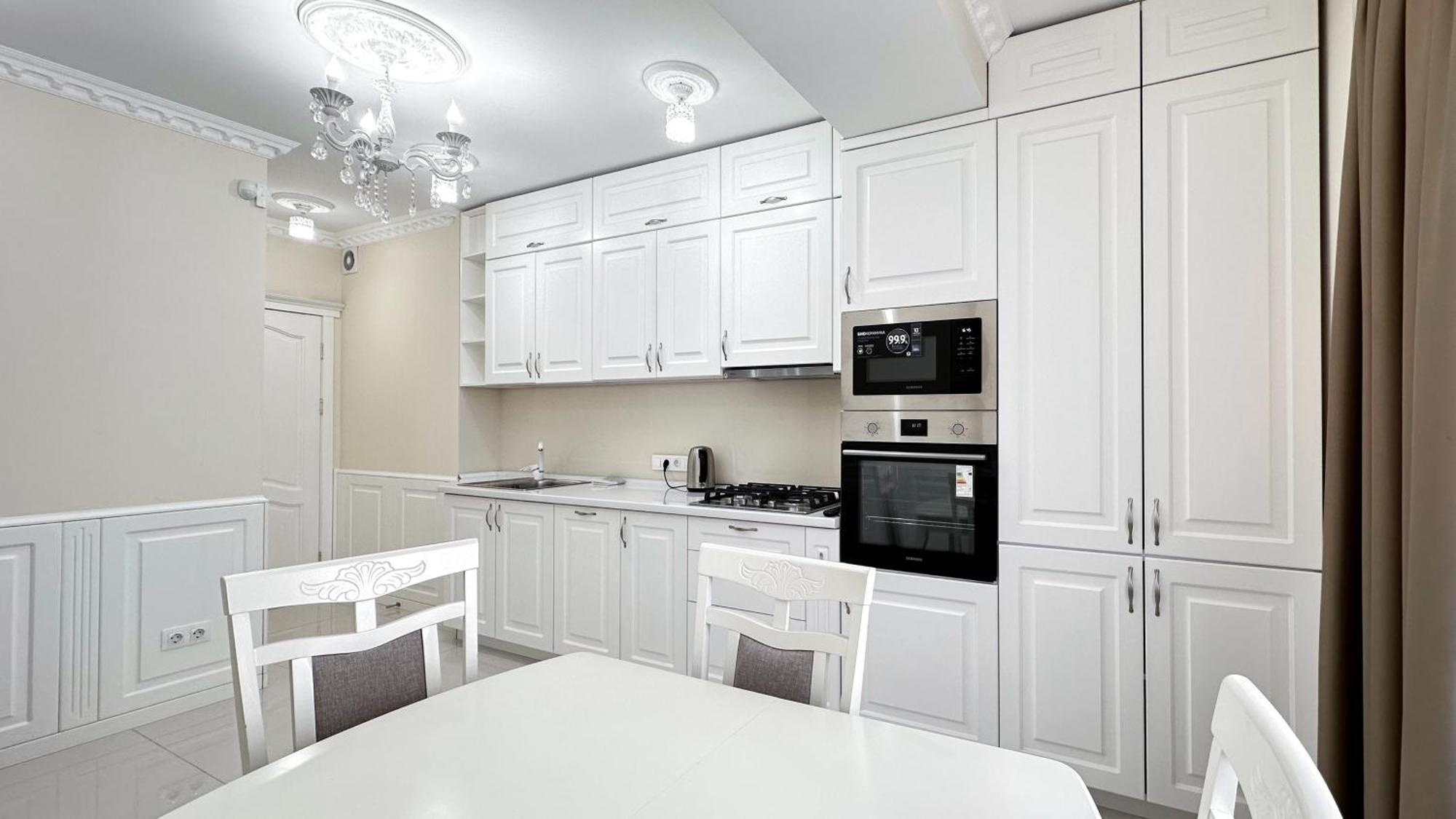 Business Class Apartments In The City Center 키시나우 외부 사진